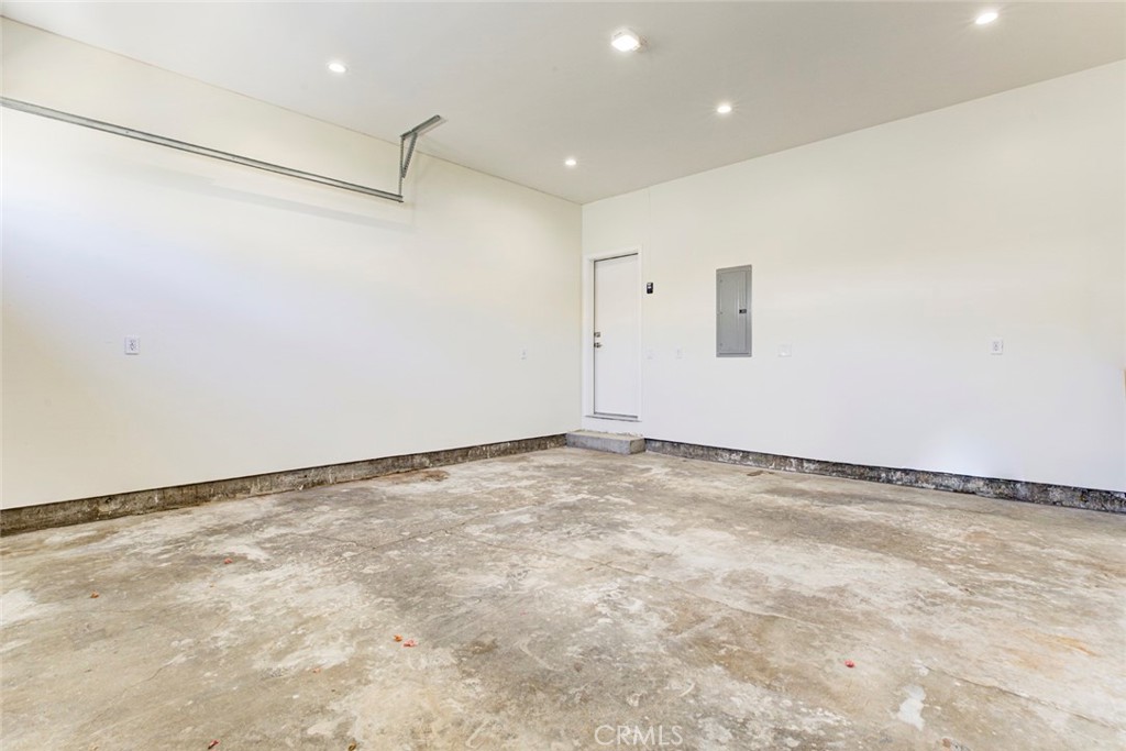 16859 Chatsworth Street Property Photo 29
