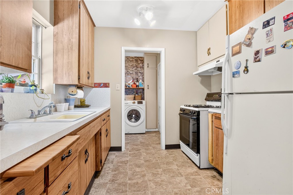 5130 Willis Avenue Property Photo 3