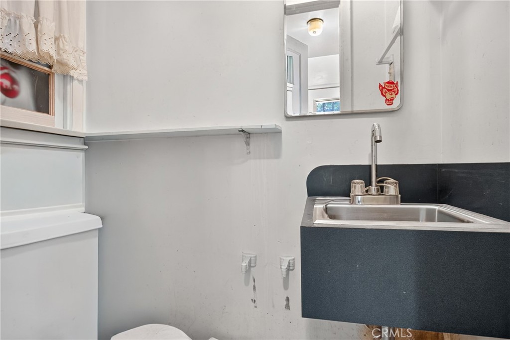 5130 Willis Avenue Property Photo 8
