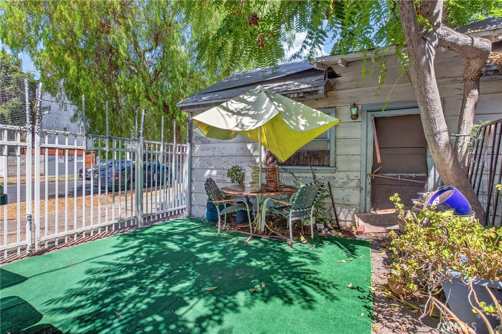 5130 Willis Avenue Property Photo 12