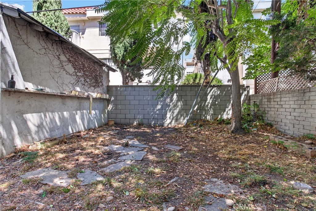 5130 Willis Avenue Property Photo 17