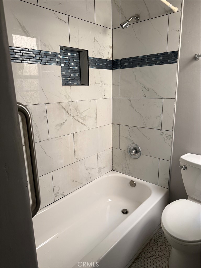 331 W 45th Street Property Photo 4
