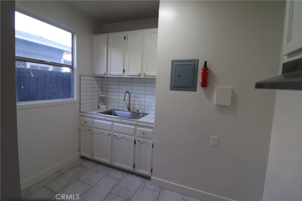 331 W 45th Street Property Photo 7