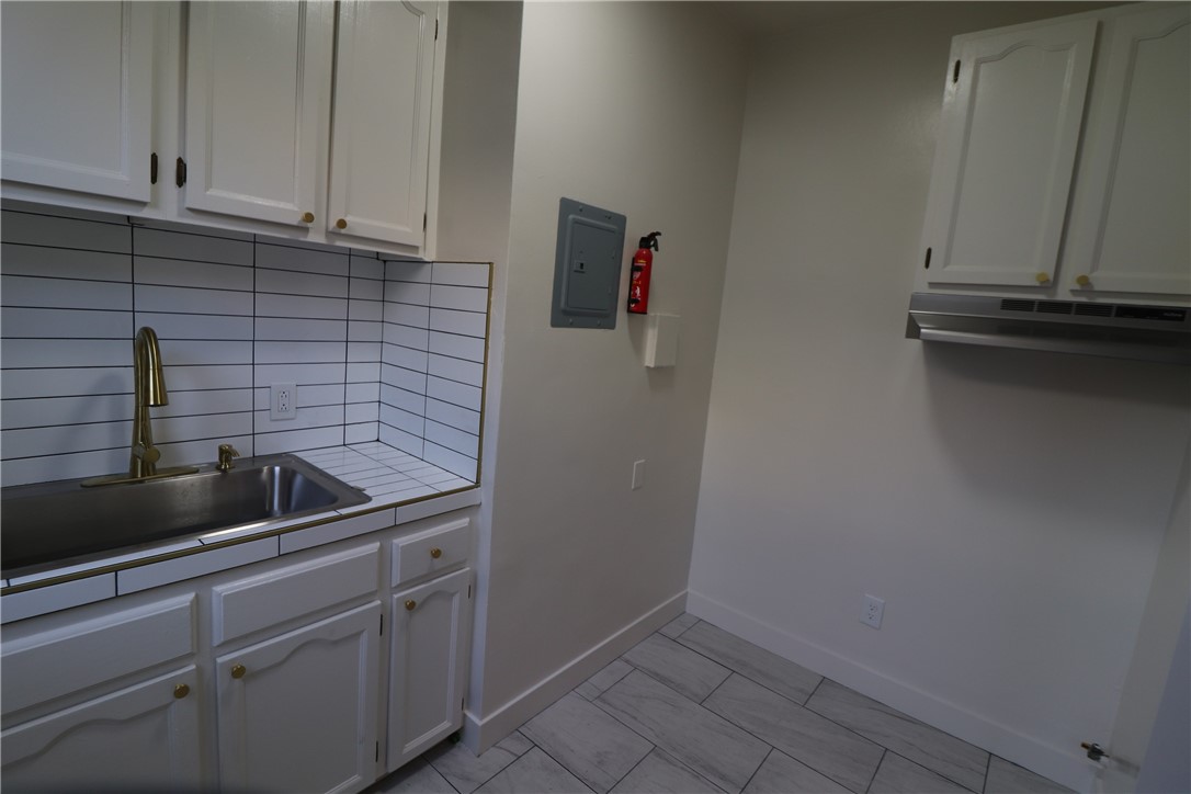 331 W 45th Street Property Photo 8