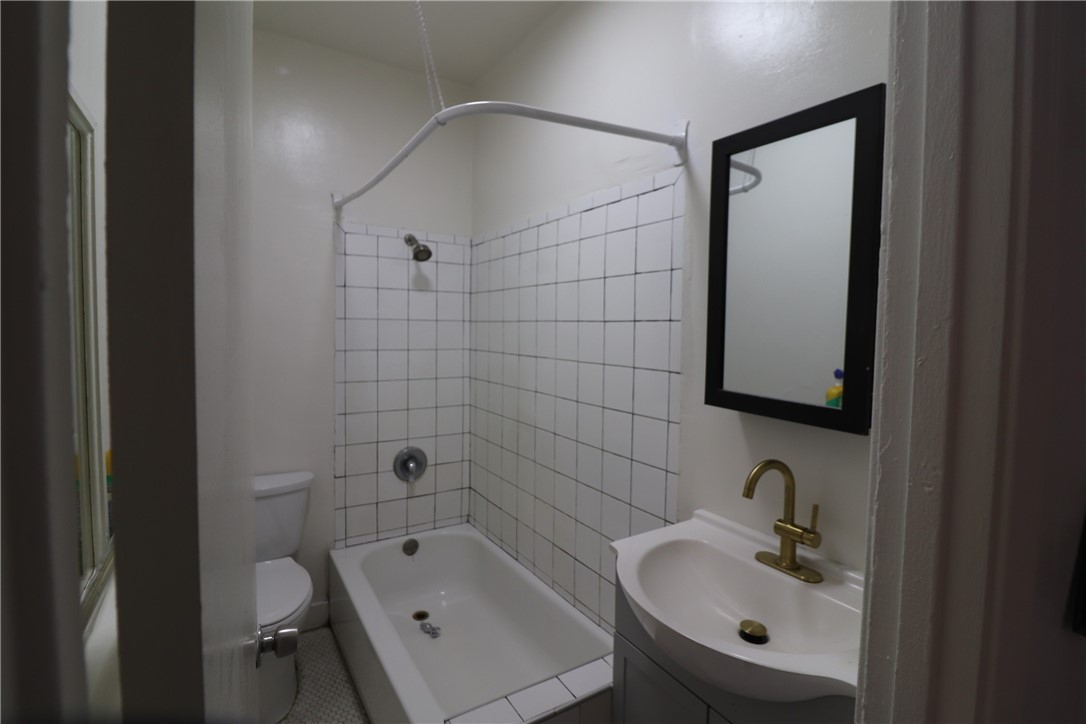331 W 45th Street Property Photo 9