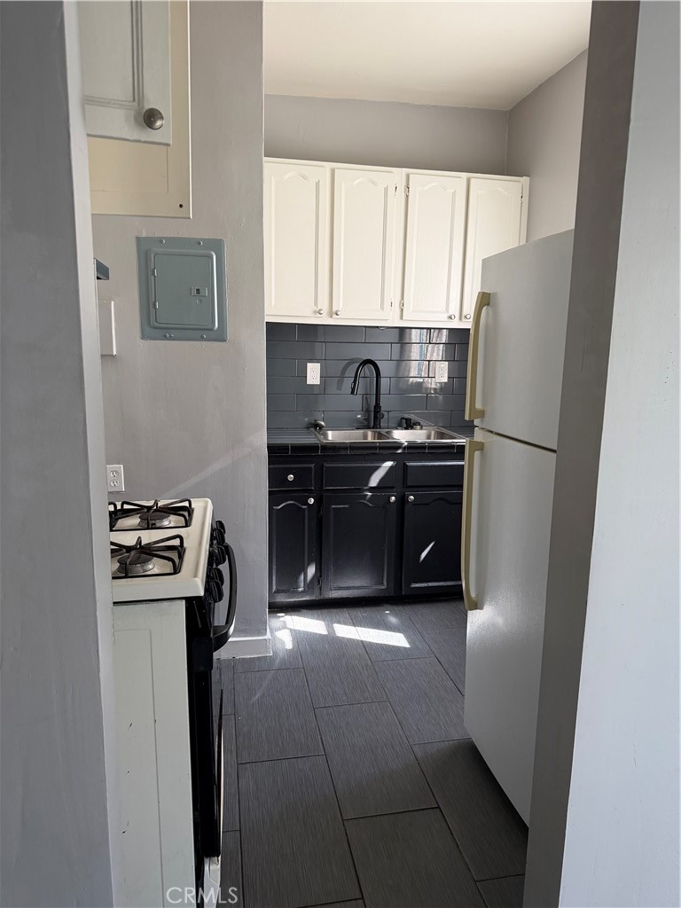331 W 45th Street Property Photo 17