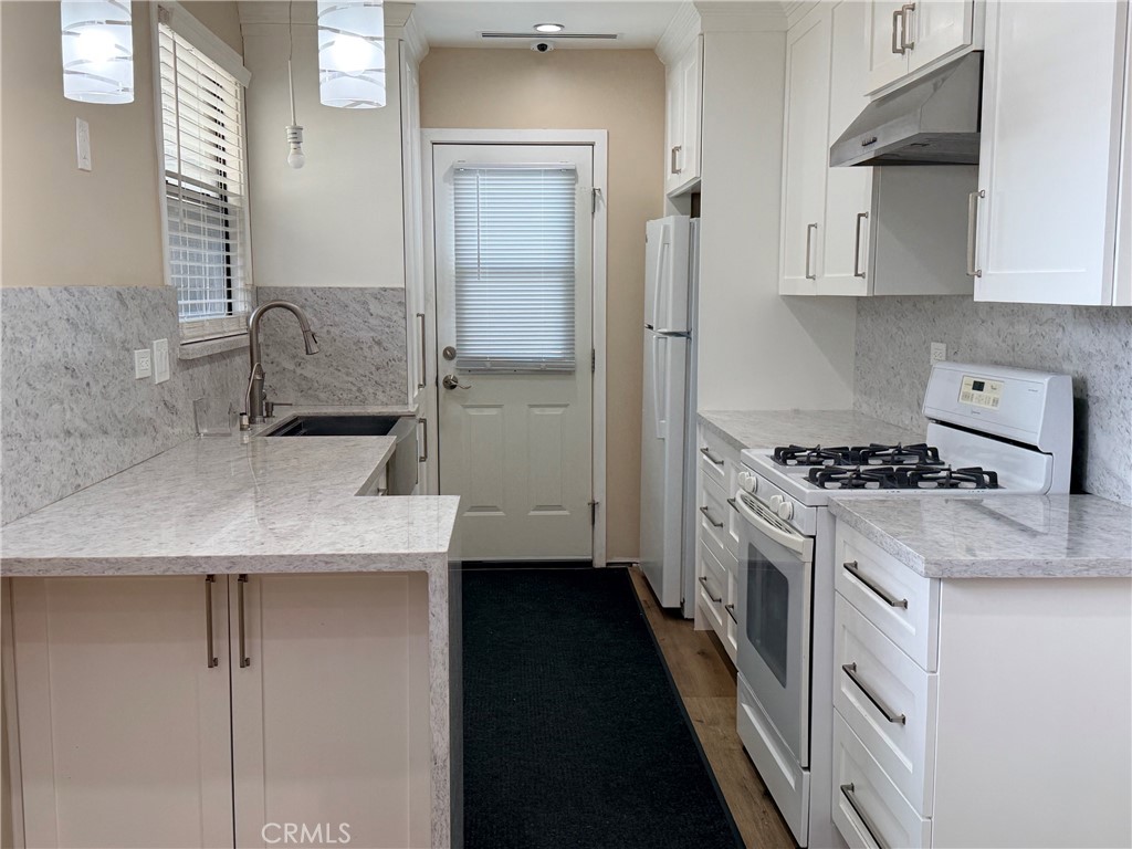 10971 Roscoe Property Photo 5