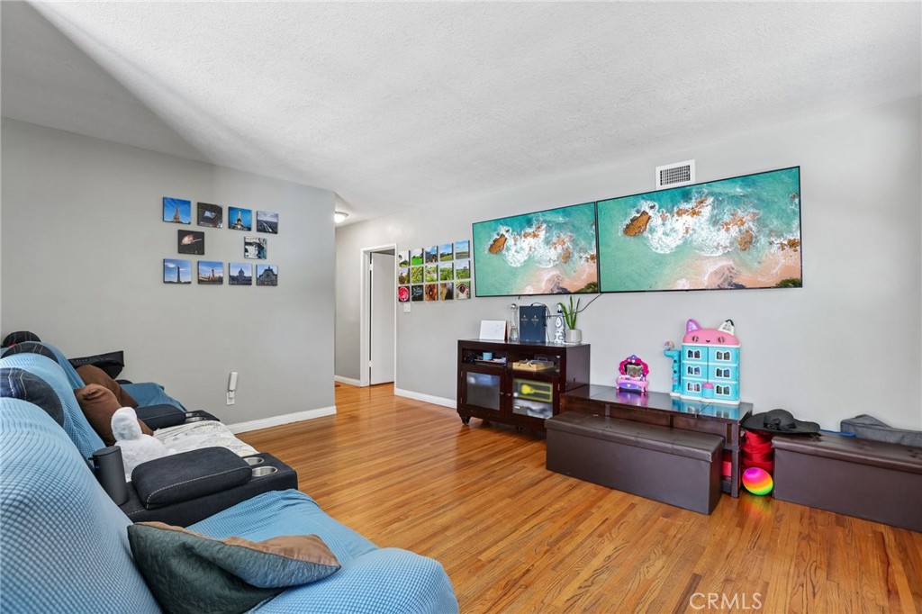 6616 Yolanda Avenue Property Photo 6
