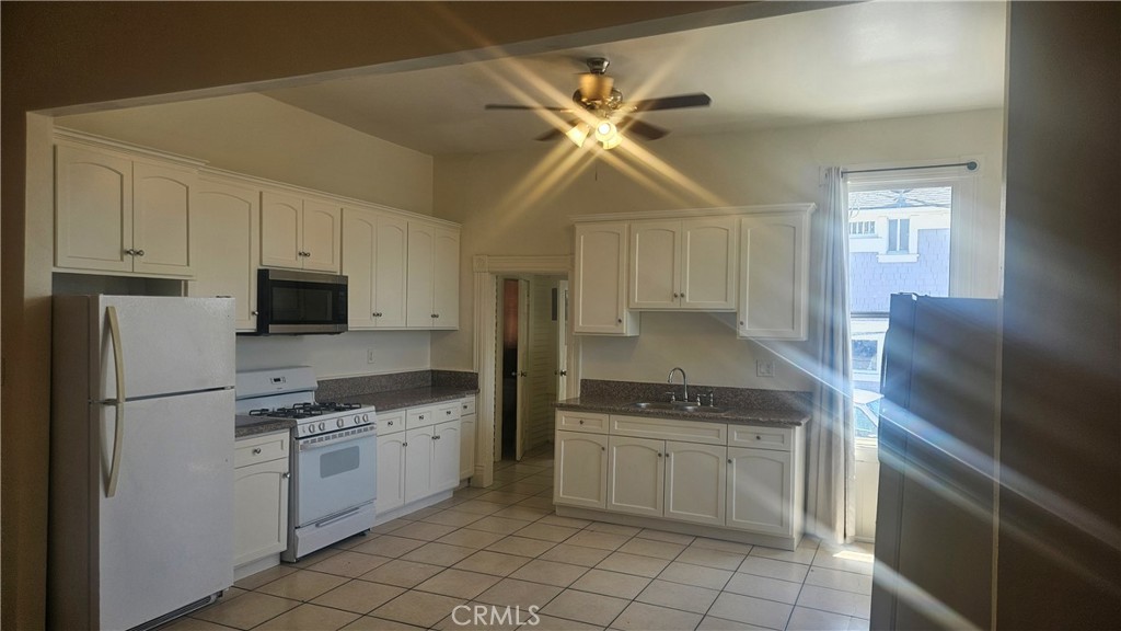 1540 W 28th Property Photo 12