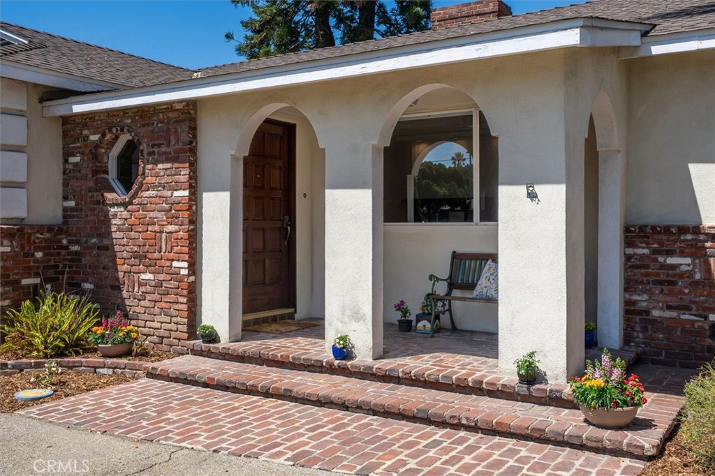 16017 Parthenia Property Photo 3