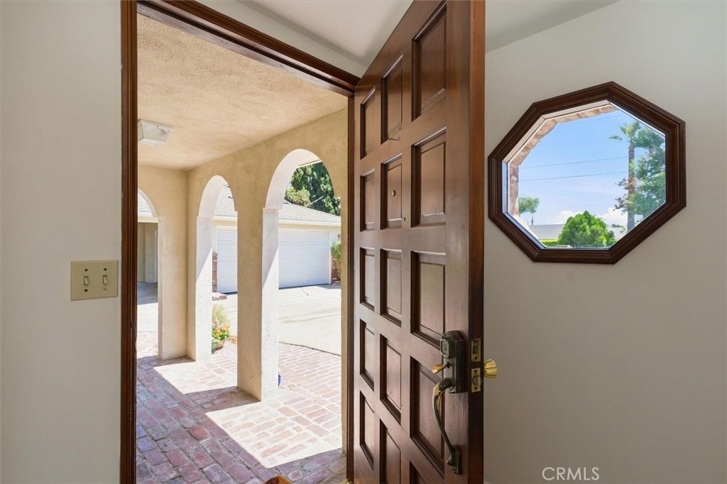 16017 Parthenia Property Photo 4