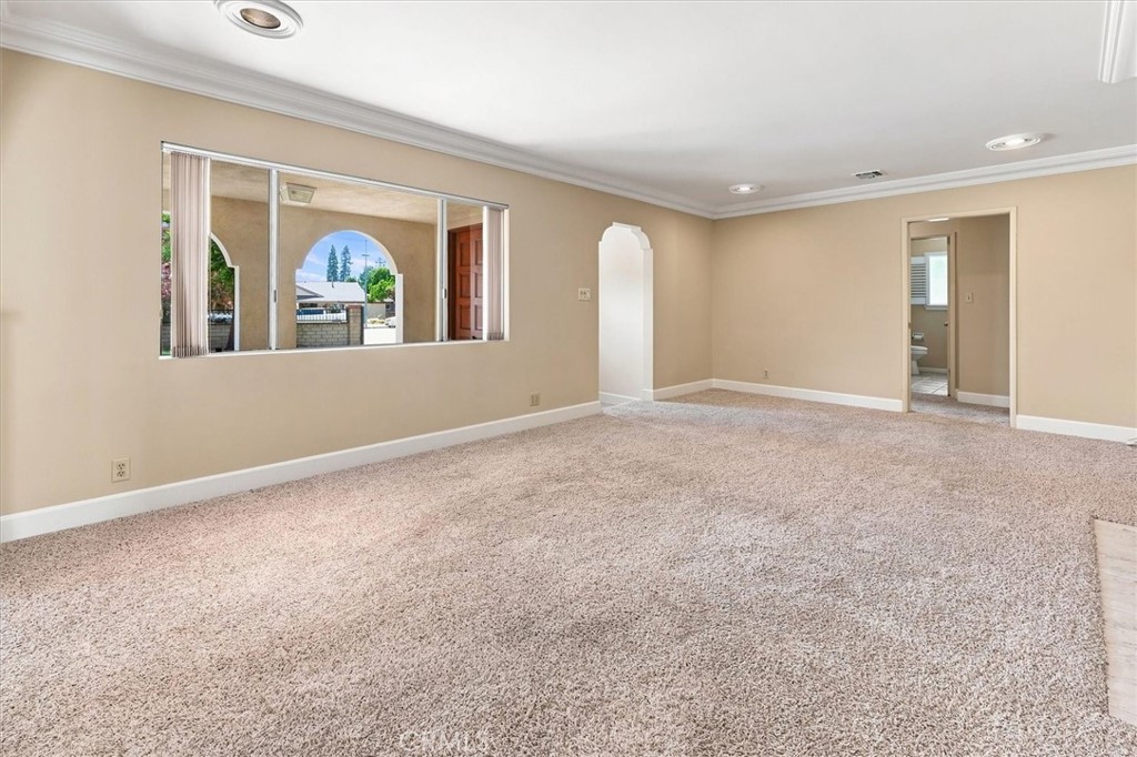 16017 Parthenia Property Photo 7