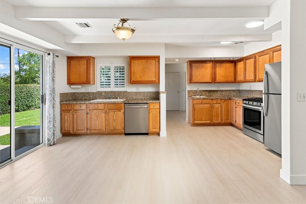 16017 Parthenia Property Photo 9