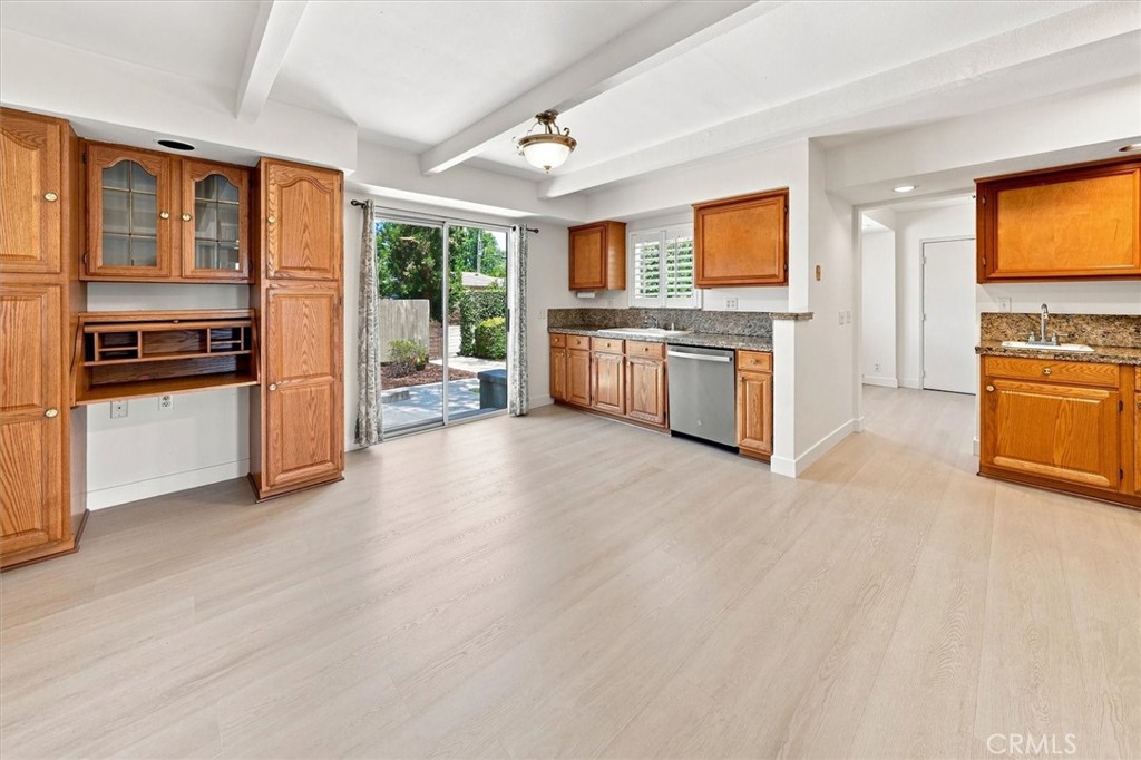 16017 Parthenia Property Photo 10