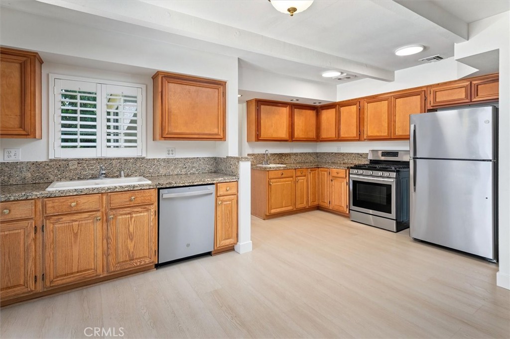 16017 Parthenia Property Photo 12