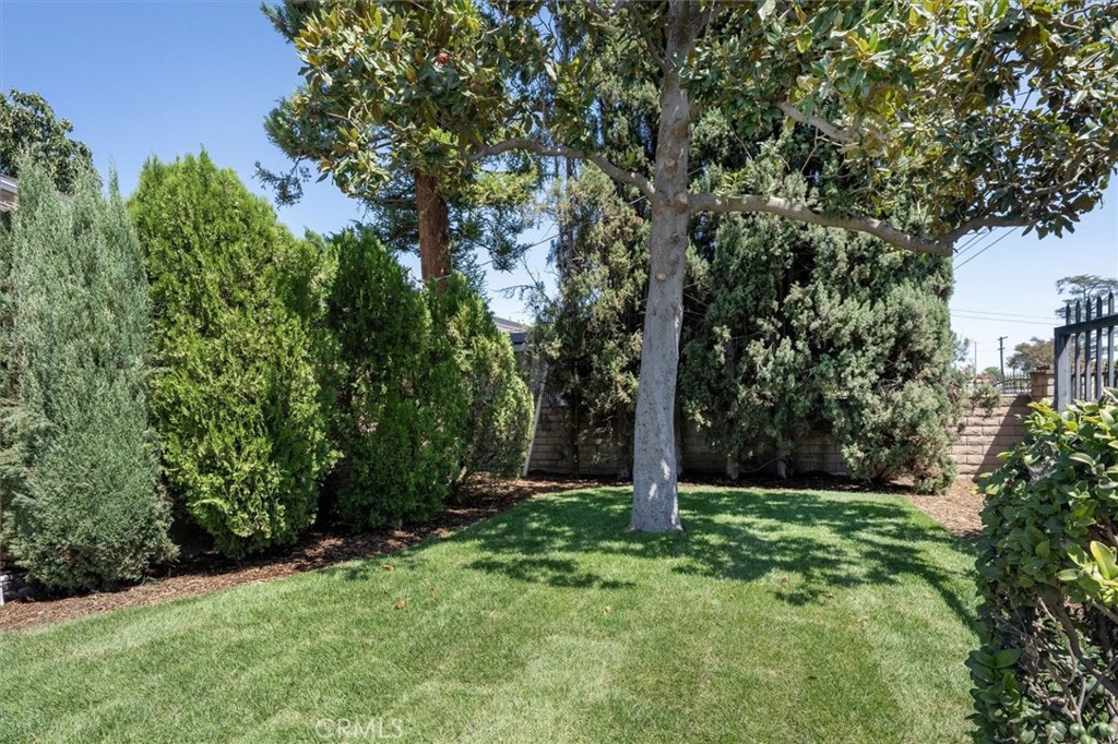 16017 Parthenia Property Photo 25