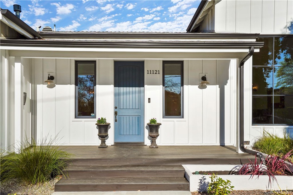 11121 Valley Spring Lane Property Photo 2