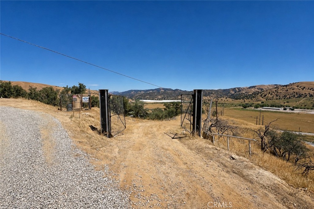 1588 Ridge Route Drive Property Photo 9