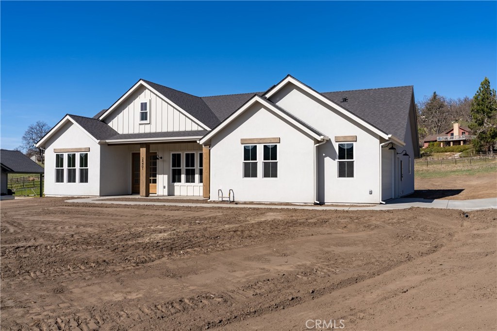 24401 Oaktree Court Property Photo 3