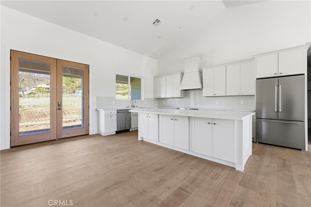 24401 Oaktree Court Property Photo 7