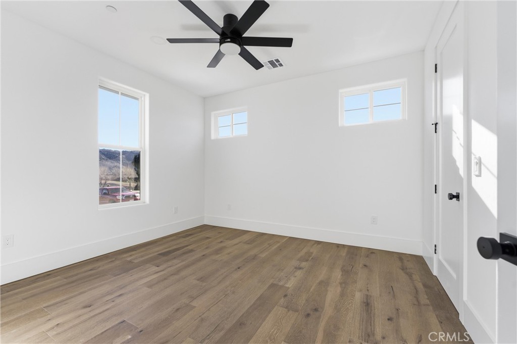 24401 Oaktree Court Property Photo 13