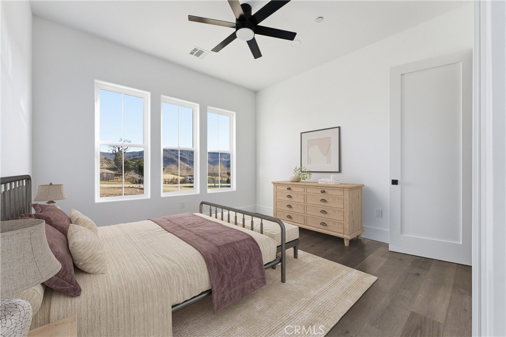 24401 Oaktree Court Property Photo 14