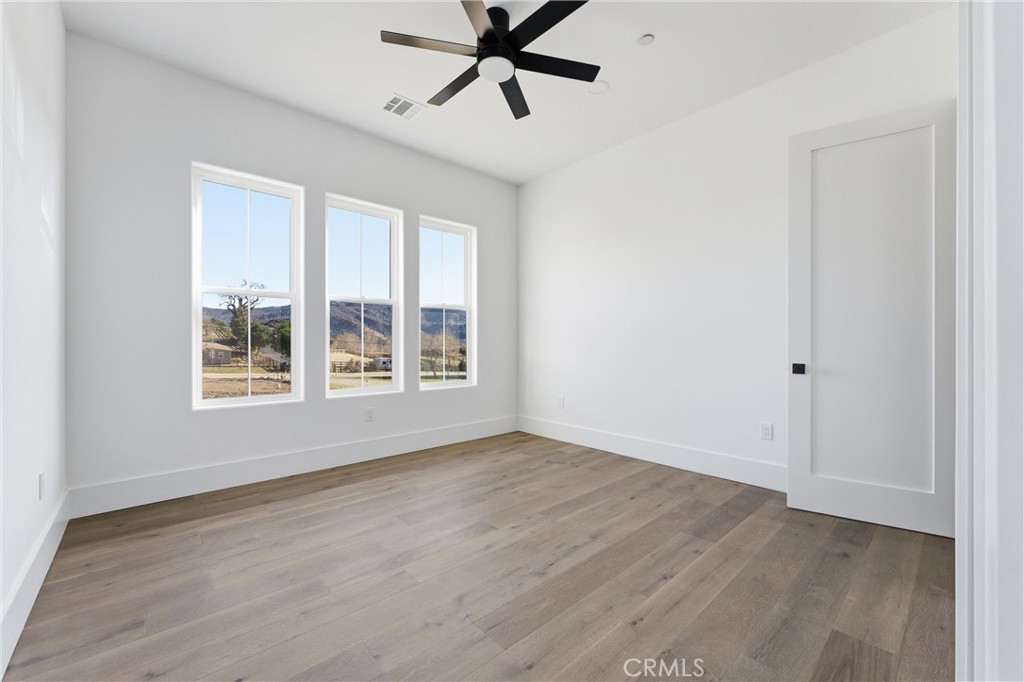 24401 Oaktree Court Property Photo 15