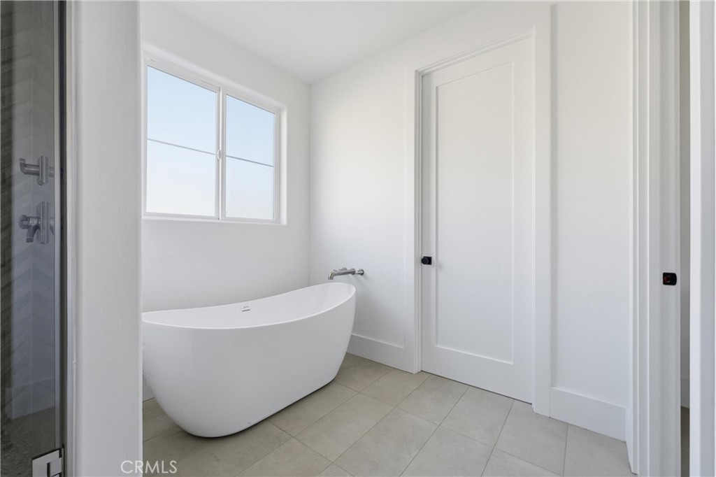 24401 Oaktree Court Property Photo 23