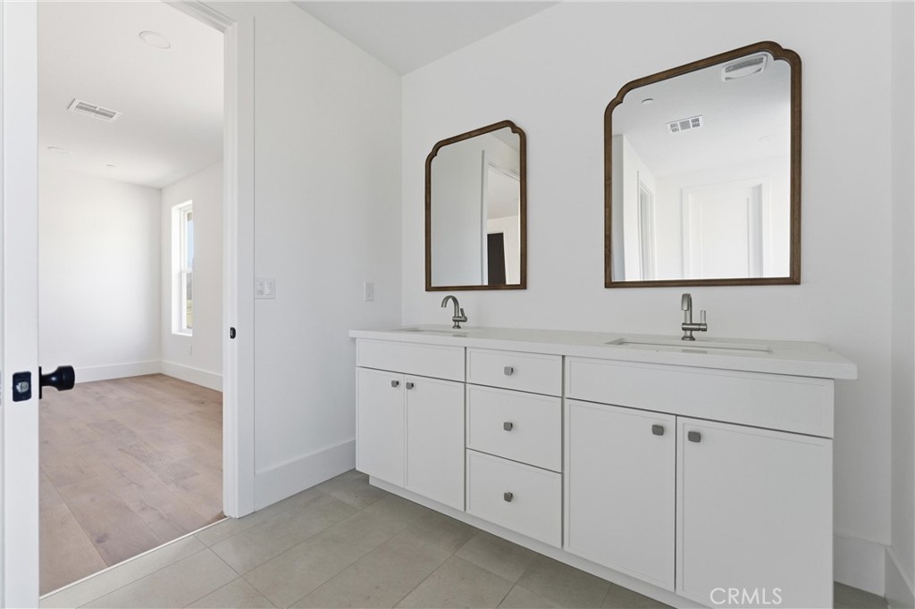 24401 Oaktree Court Property Photo 26