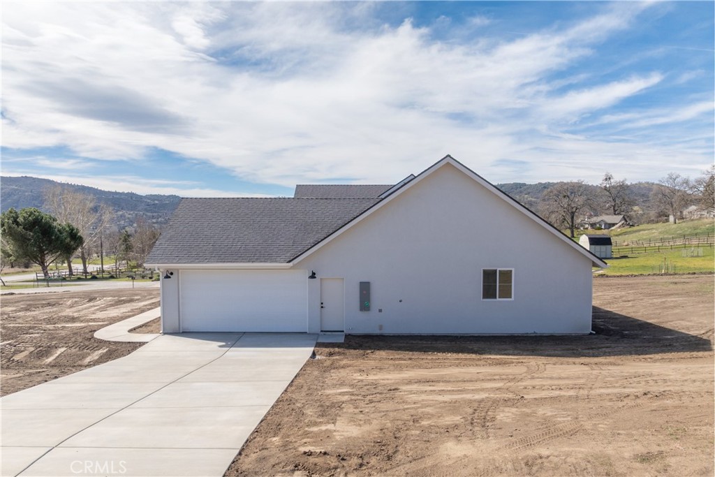 24401 Oaktree Court Property Photo 31