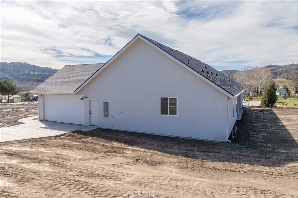 24401 Oaktree Court Property Photo 32