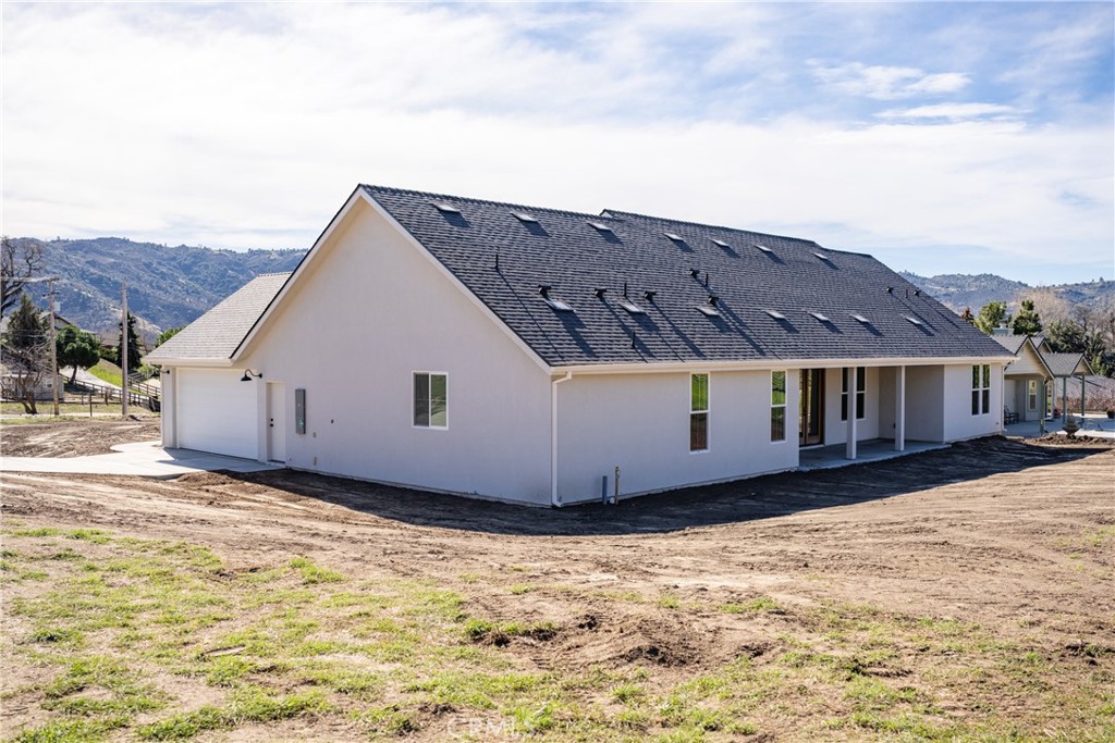 24401 Oaktree Court Property Photo 34