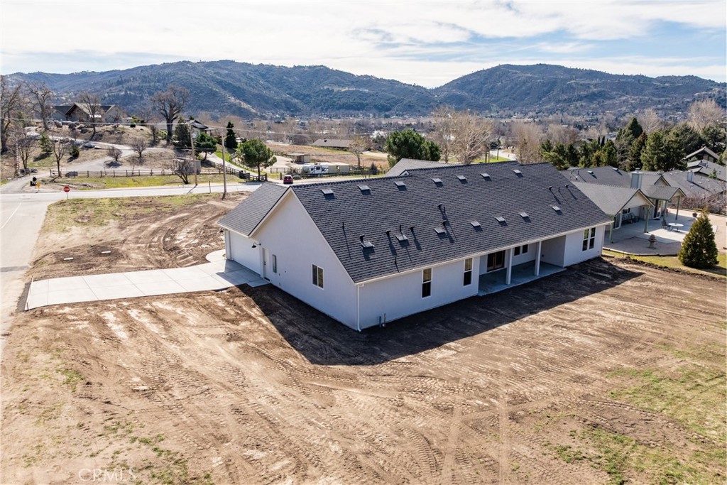 24401 Oaktree Court Property Photo 38