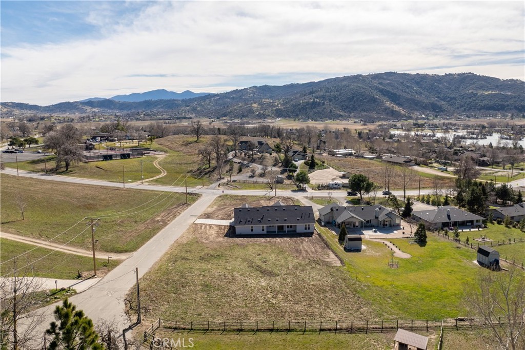 24401 Oaktree Court Property Photo 45