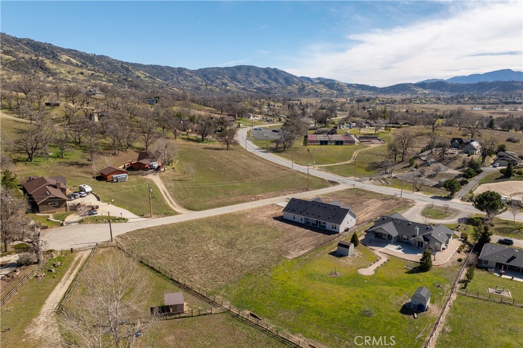 24401 Oaktree Court Property Photo 48
