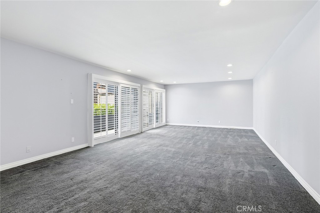16012 Moorpark 302a Property Photo 6