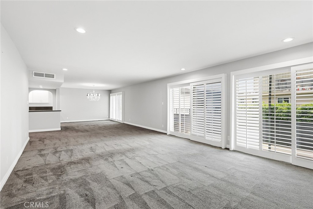 16012 Moorpark 302a Property Photo 7
