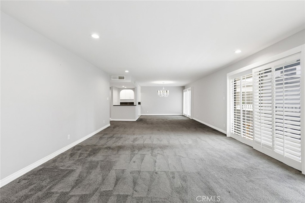 16012 Moorpark 302a Property Photo 10