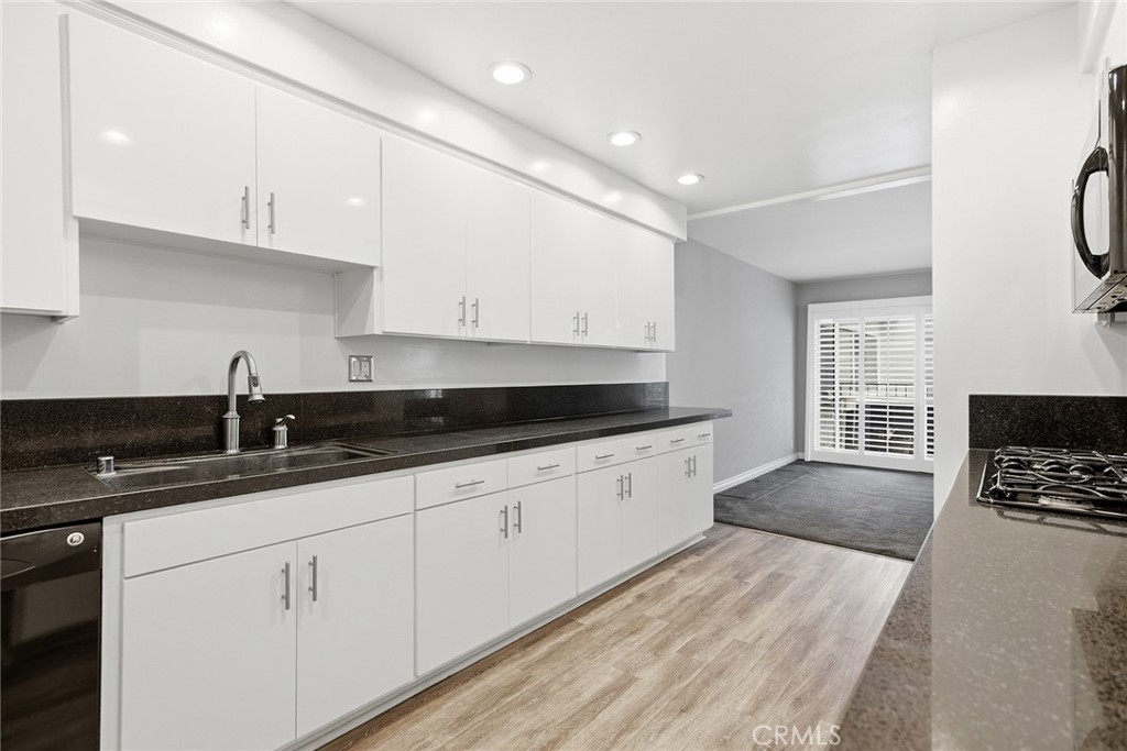 16012 Moorpark 302a Property Photo 19