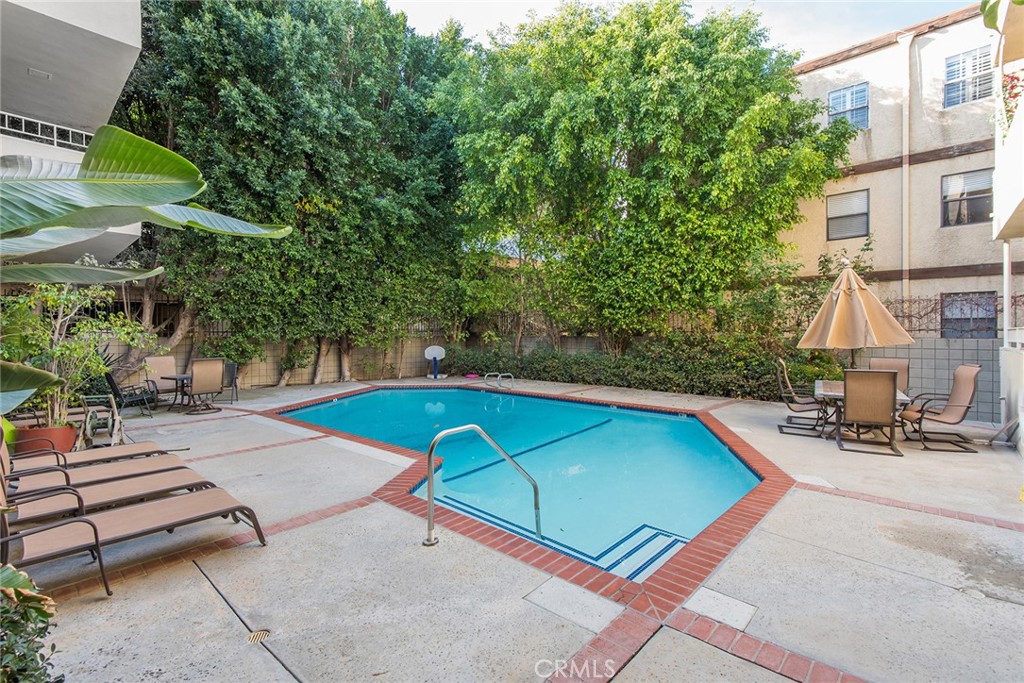 16012 Moorpark 302a Property Photo 31