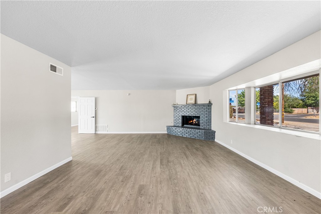 10157 E Avenue R8 Property Photo 6