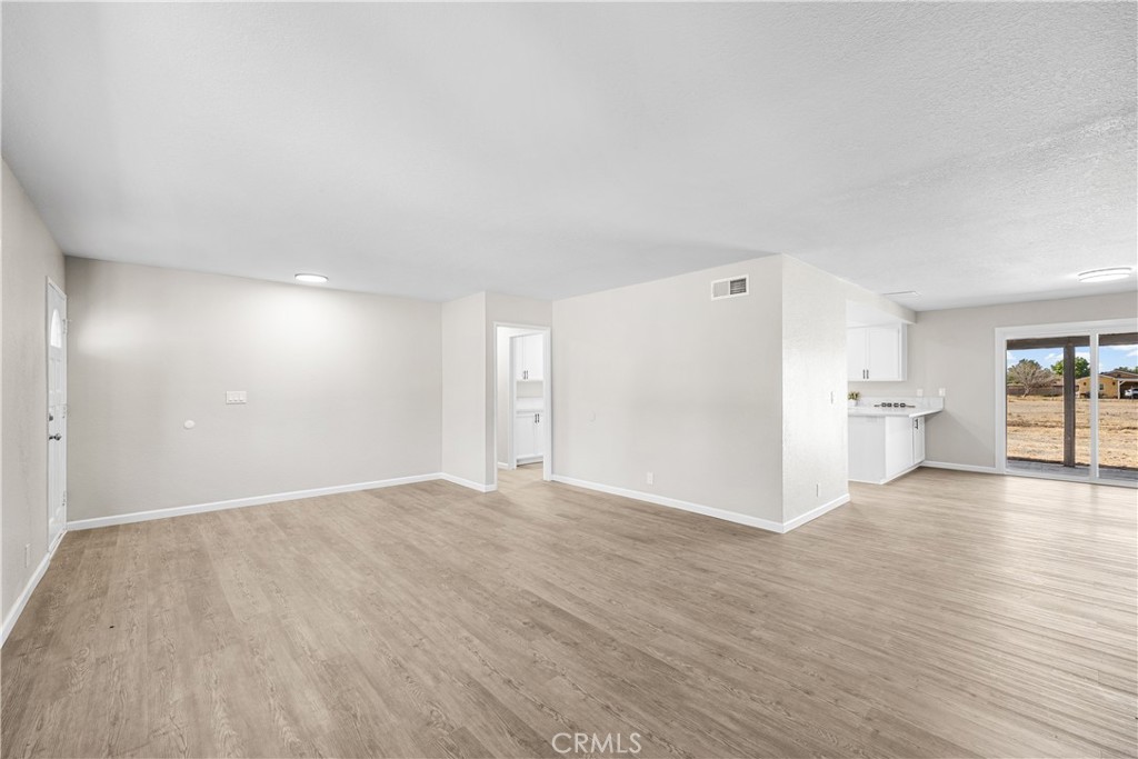 10157 E Avenue R8 Property Photo 8