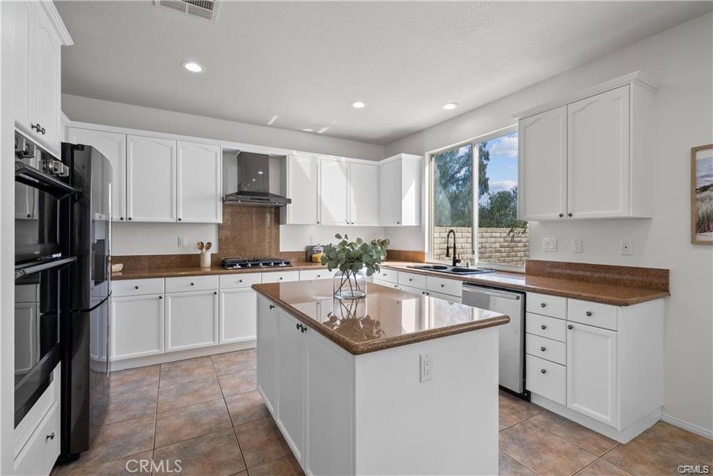 29052 Madrid Place Property Photo 16