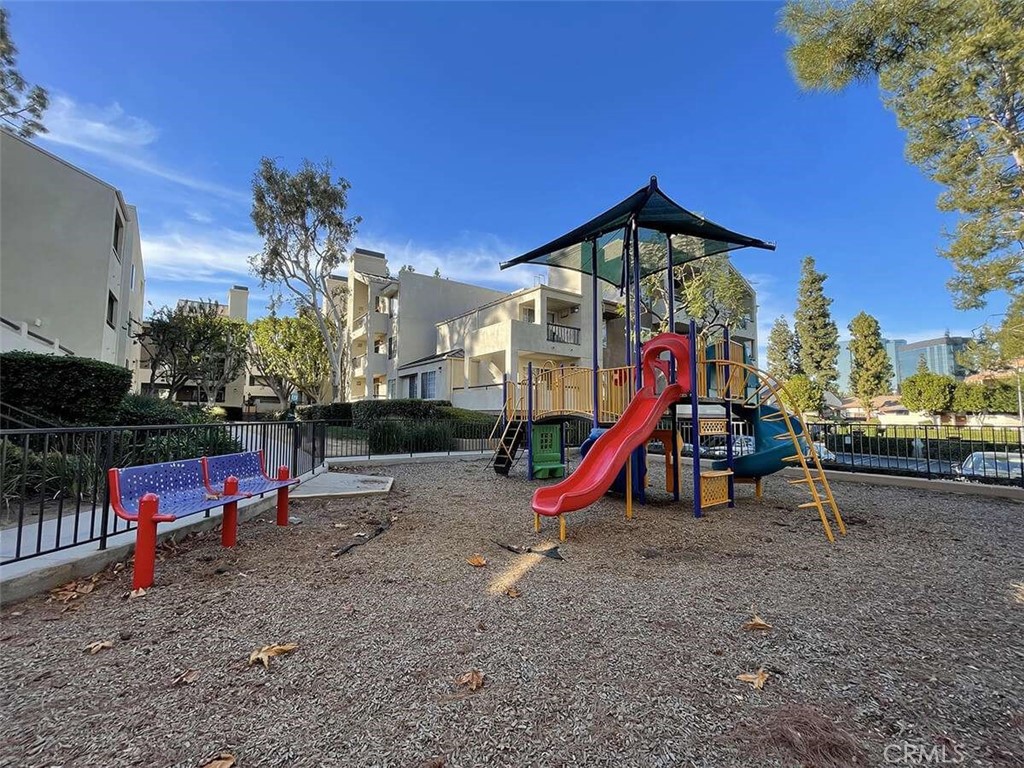 5515 Canoga Avenue 231 Property Photo 16