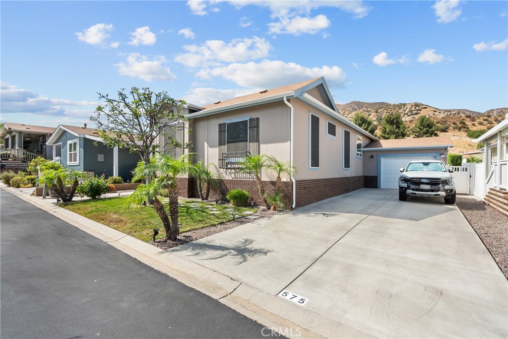 15455 Glenoaks Boulevard 575 Property Photo 7
