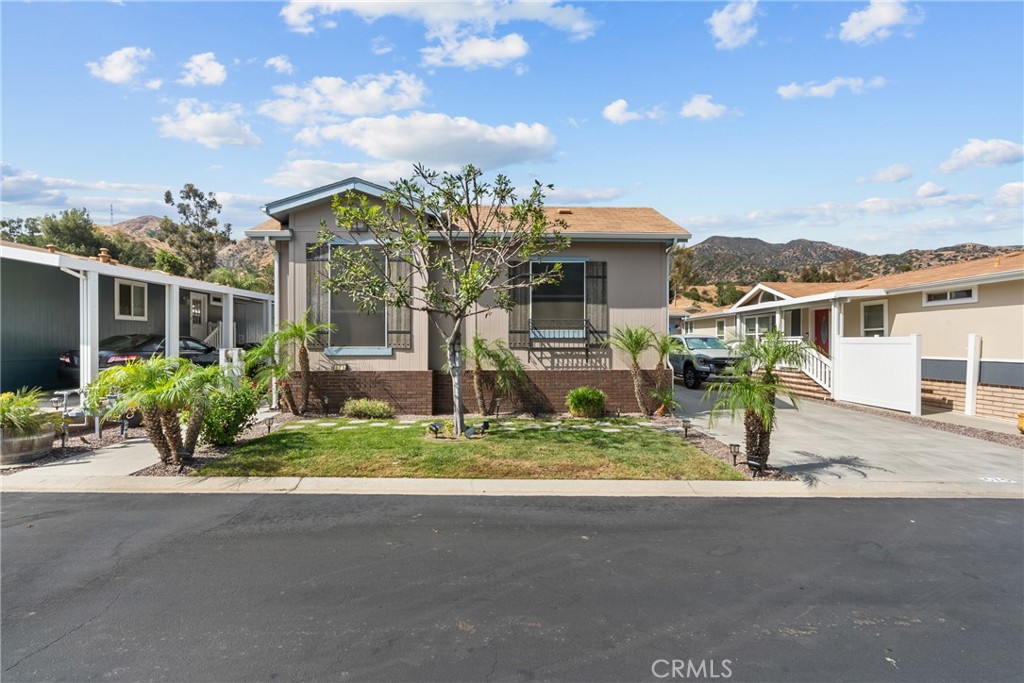 15455 Glenoaks Boulevard 575 Property Photo 8