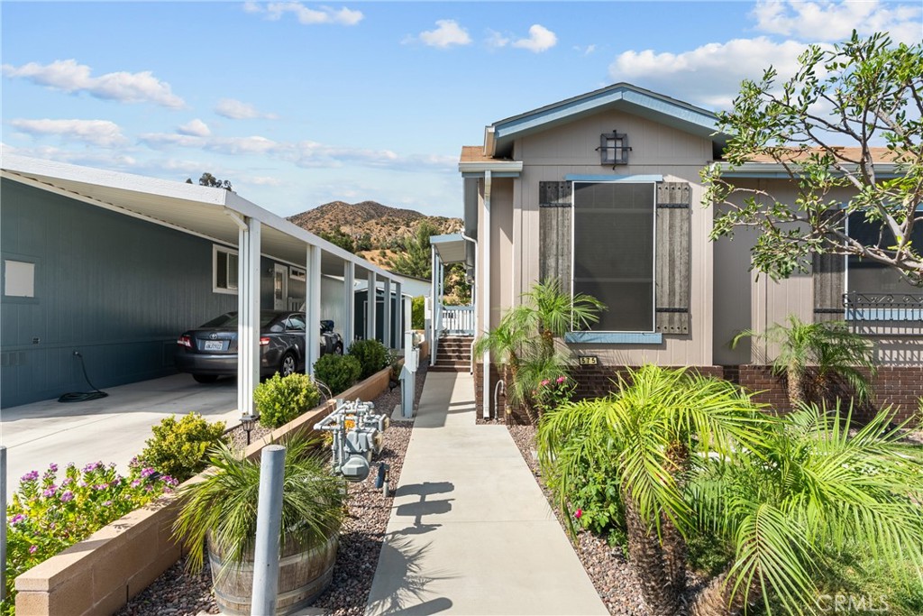 15455 Glenoaks Boulevard 575 Property Photo 10