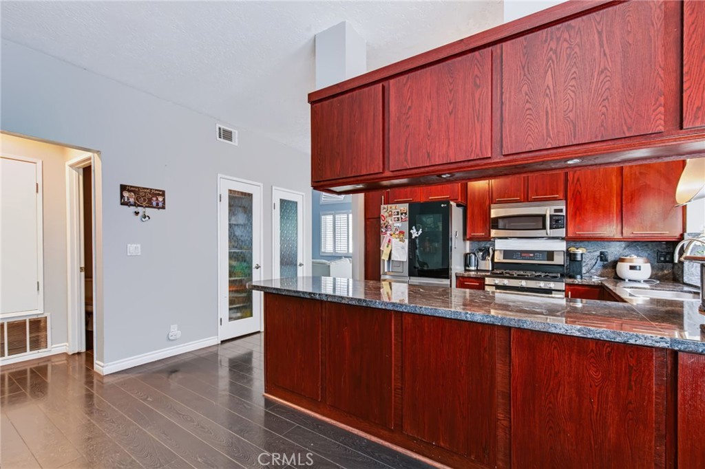 28454 Evergreen Property Photo 9