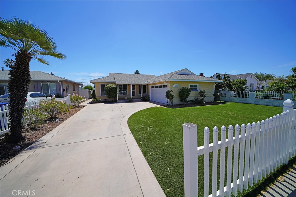11252 Delano Property Photo 2