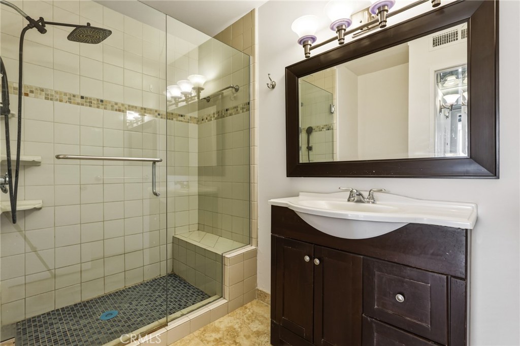 12720 Burbank Boulevard 205 Property Photo 14